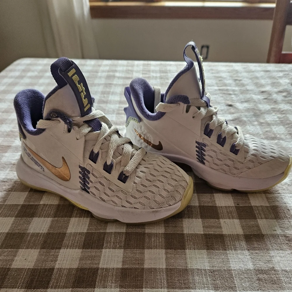 Nike LeBron Witness 5 White Light Zitron Youth Basketball Sneakers - Picture 2 of 8